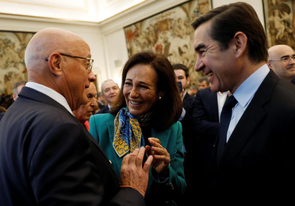 Ana Botín, presidenta de Banco Santander, junto a Carlos Torres, presidente de BBVA y Josep Oliu, presidente de Banco Sabadell.