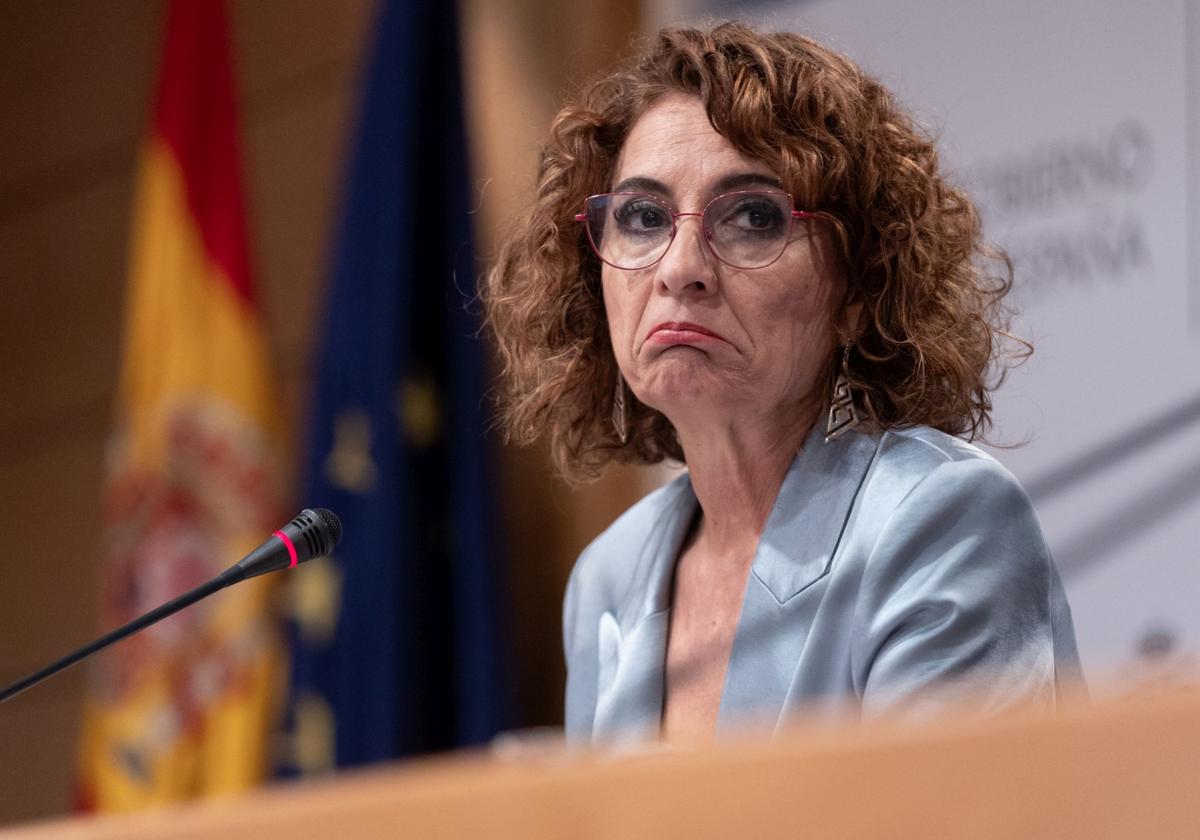 Montero ofrece condonar 83.500 millones a las comunidades tras el pacto bilateral con Cataluña