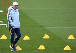 Carlo Ancelotti, durante el entrenamiento.