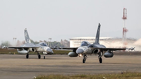 China lleva a cabo por sorpresa ejercicios militares con fuego real frente a las costas de Taiwán