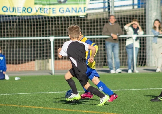 Imagen de archivo ajena a la información de un partido de deporte escolar entre los equipos de Ortuella y Trapagaran.