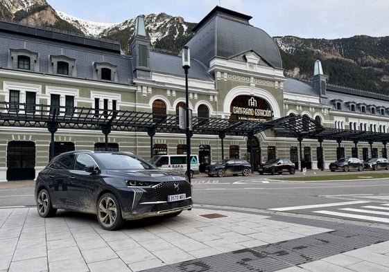 La versión de 360 CV combina los 200 CV de su motor gasolina con los 110 CV y los 112 CV de sendos motores eléctricos