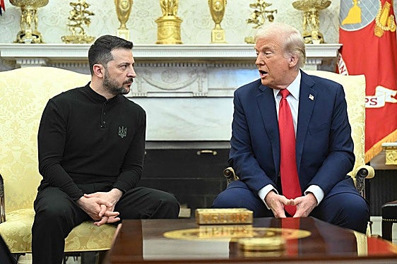 Zelenski atiende la reprimenda de Trump.