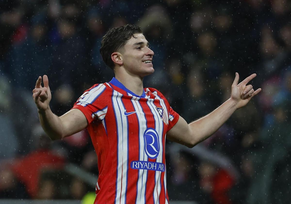 Julián Álvarez celebrates his goal against Athletic.