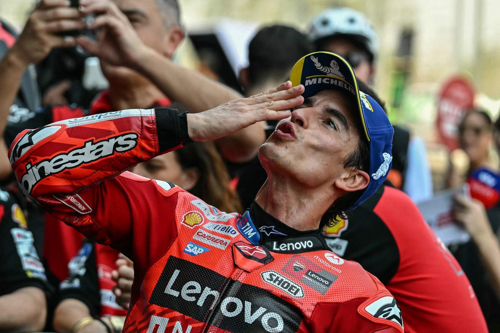 Marc Márquez celebra el triunfo en la carrera al sprint