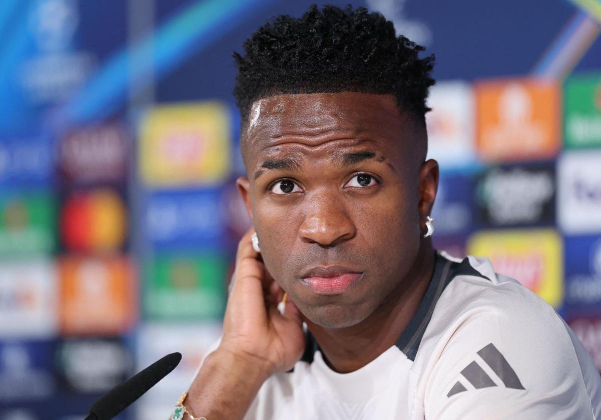 Vinicius during the press conference ahead of the Real Madrid-Atlético match.
