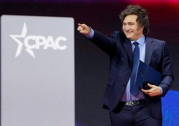 Milei quiere instalar un botón para silenciar a los periodistas y sustituirlos por 'influencers'