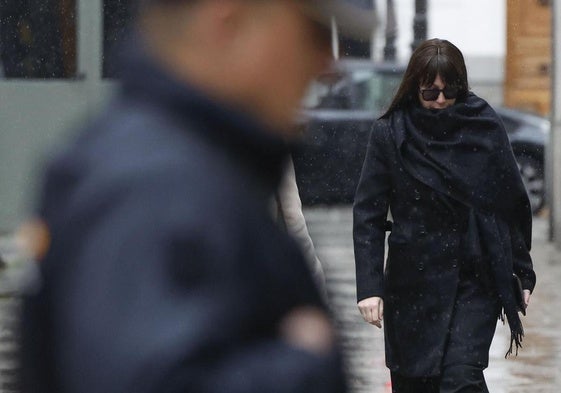 Jésica Rodríguez, la mujer que según la Guardia Civil mantenía una «relación particular» con el exministro José Luis Ábalos, a su llegada al Tribunal Supremo.