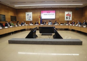 Las comunidades del PP exigen a Mónica García una reunión urgente por la falta de médicos de atención primaria