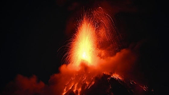 Un millar de evacuados por la «erupción masiva» del Volcán de Fuego en Guatemala