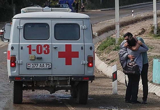 Un vehículo de la Cruz Roja