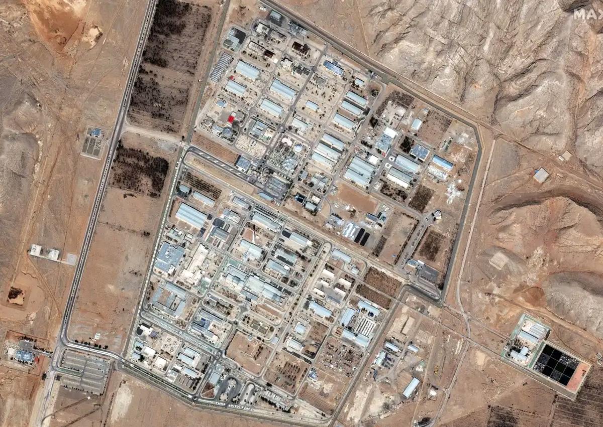 Imagen secundaria 1 - Imágenes de satélite, antes del ataque, de los complejos nucleares de Natanz, Isfahan y sistema de túneles de Natanz.