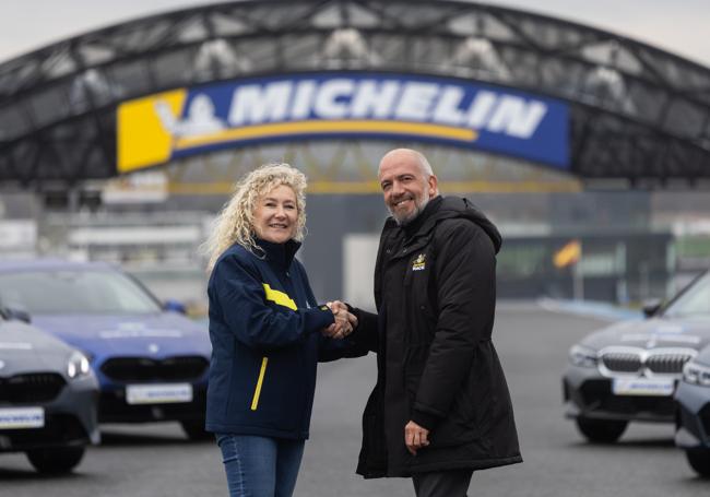 Mónica Rius, Directora de Comunicacion en Michelin España Portugal, e Ignacio Ferández, Director de la Fundación RACE, de Relaciones Institucionales y del Circuito de Madrid Jarama-RACE.