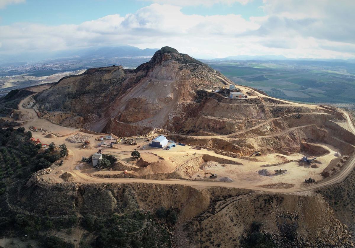 Imagen del cerro de Montevive, ubicado entre Las Gabias, Alhendín y La Malahá (Granada)