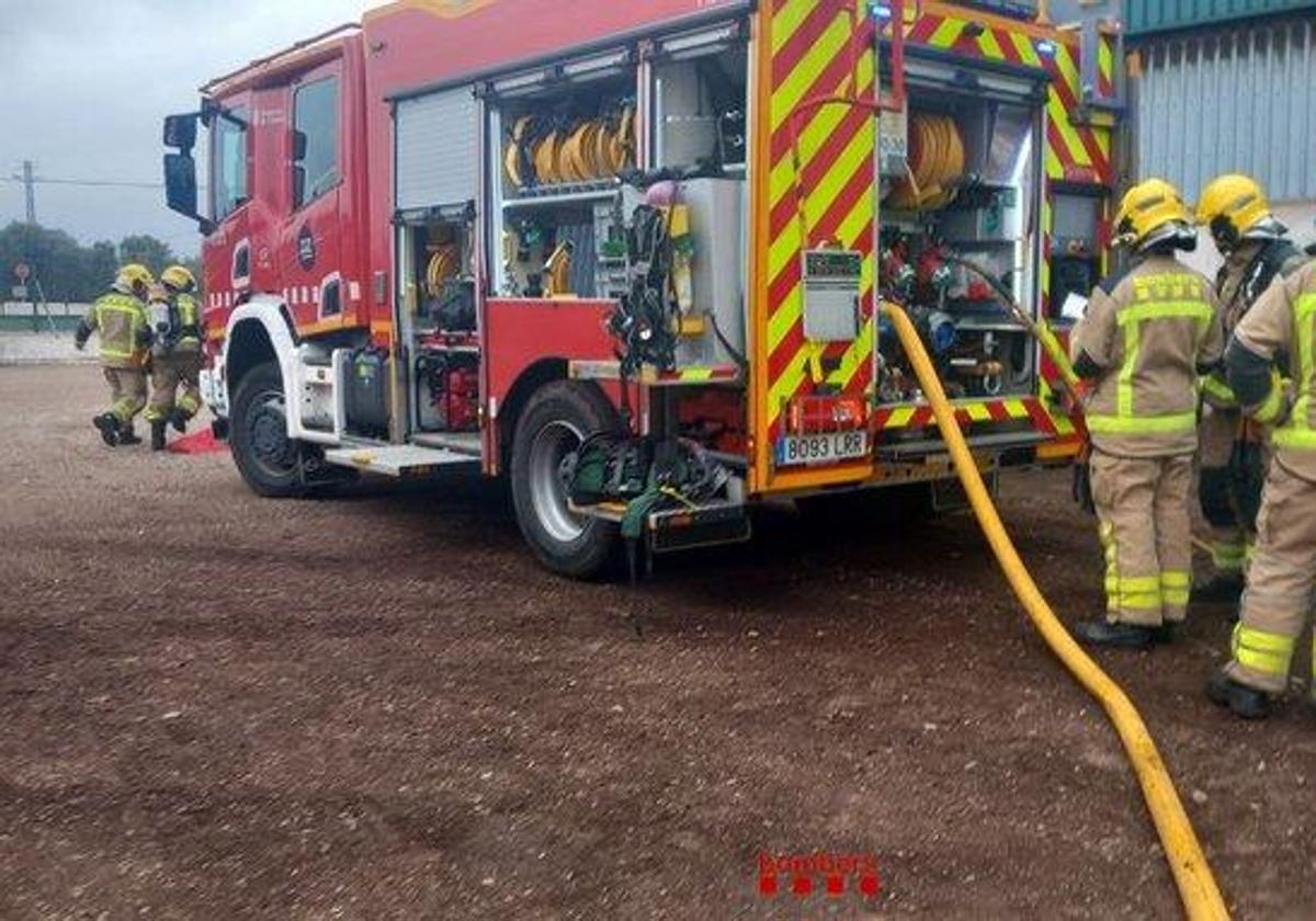 Los bomberos de la Generalitt de Cataluña, en una intervención