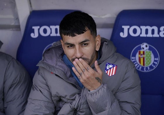 Ángel Correa, en el banquillo del Coliseum de Getafe el pasado domingo.