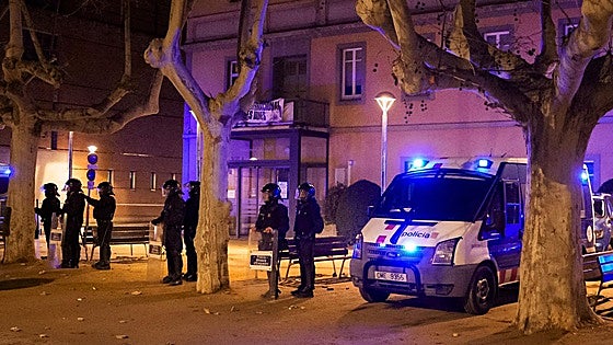 Seis detenidos en Salt por los disturbios en protesta por el desahucio de un imán