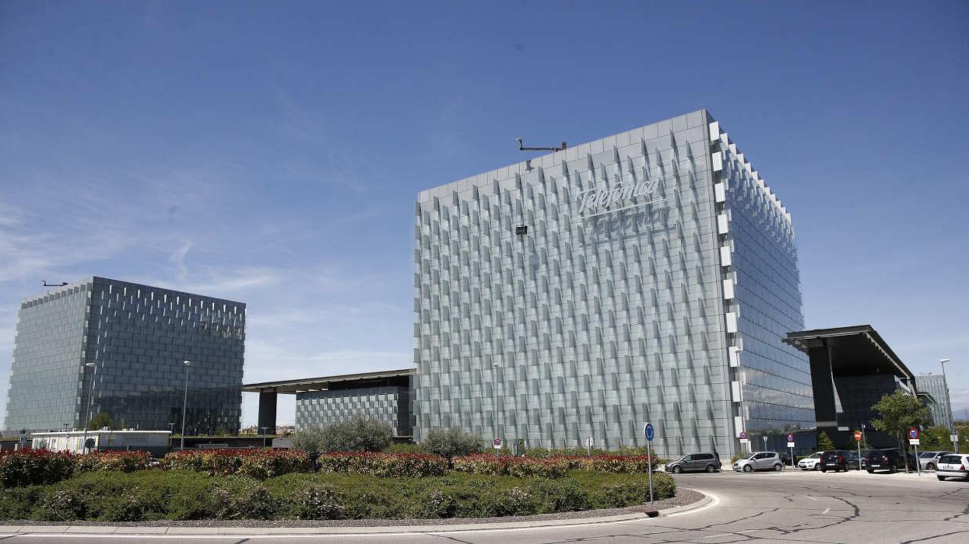 https://s3.ppllstatics.com/rc/www/multimedia/2025/03/12/telefonica-sede-madrid-kSnF--1920x1080@RC.jpeg