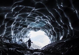 Cueva al descubierto por el deshielo del glaciar de Sardona.