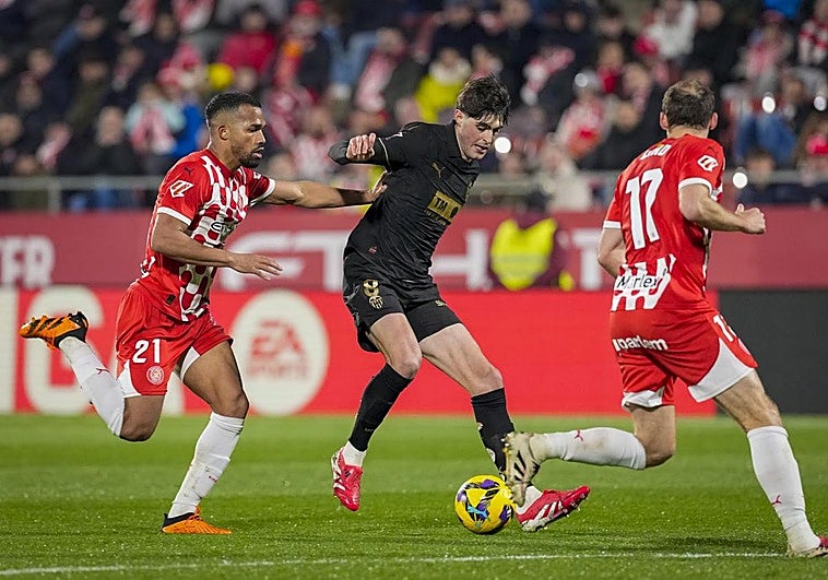 Stuani y Diego López dan un punto de tranquilidad a Girona y Valencia