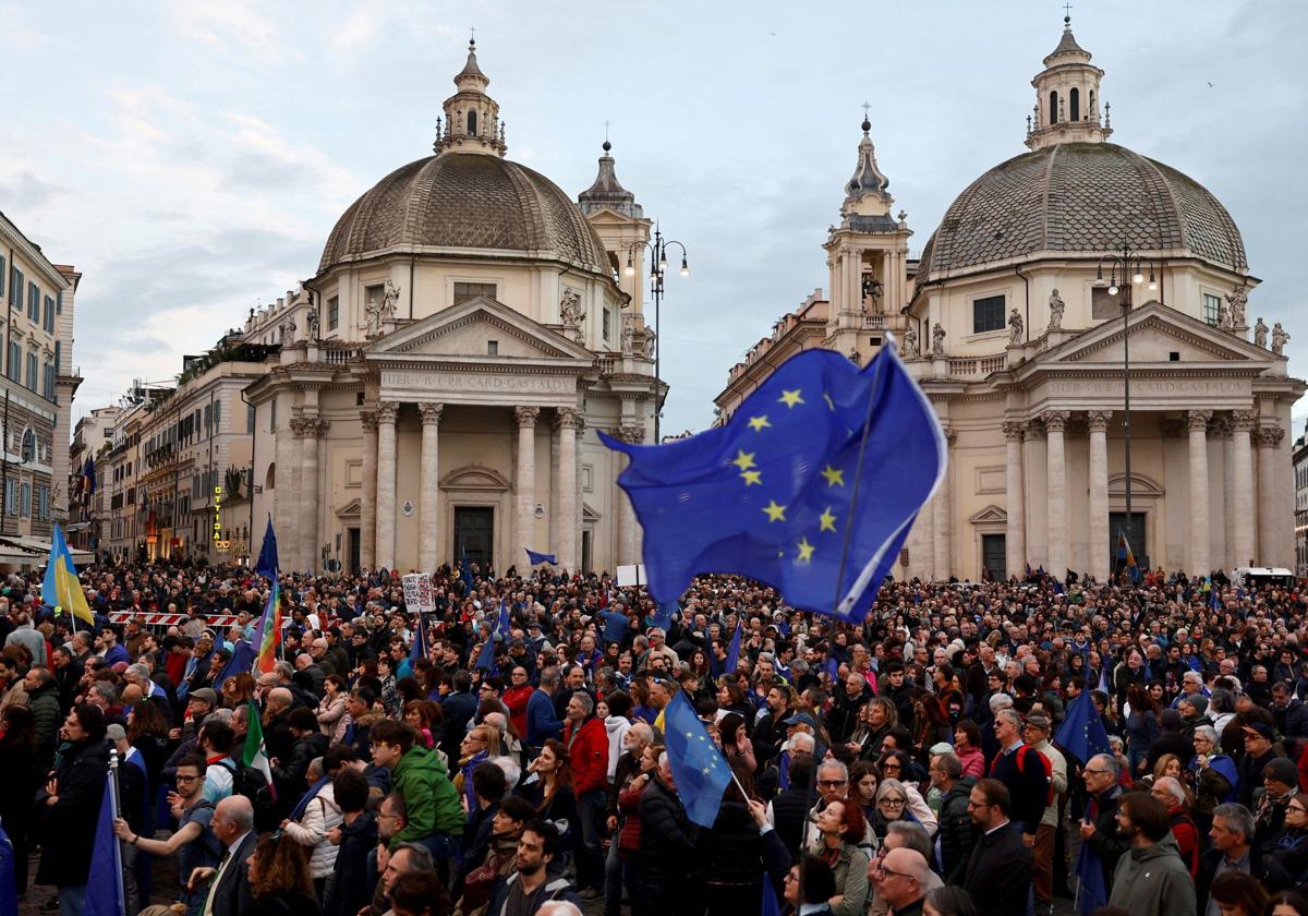 Una multitudinaria manifestación en defensa de Europa recorre Roma