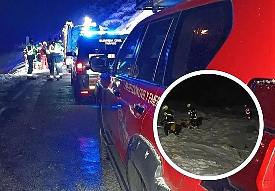 Efectivos de emergencias, anoche en el lugar del accidente.