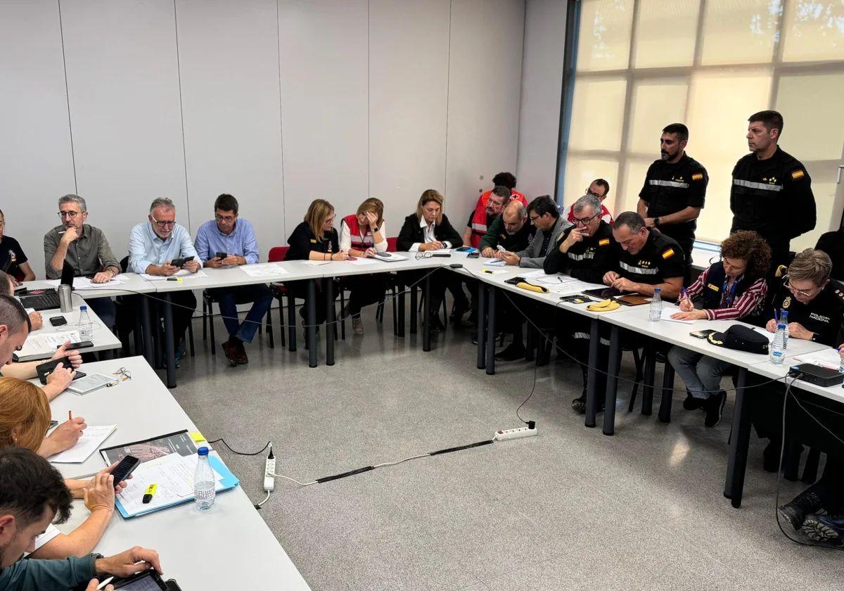 Imagen de uno de los primeros Cecopi celebrados tras la dana. A la izquierda de Mazón, Bernabé, Pradas, Camarero y Argüeso.