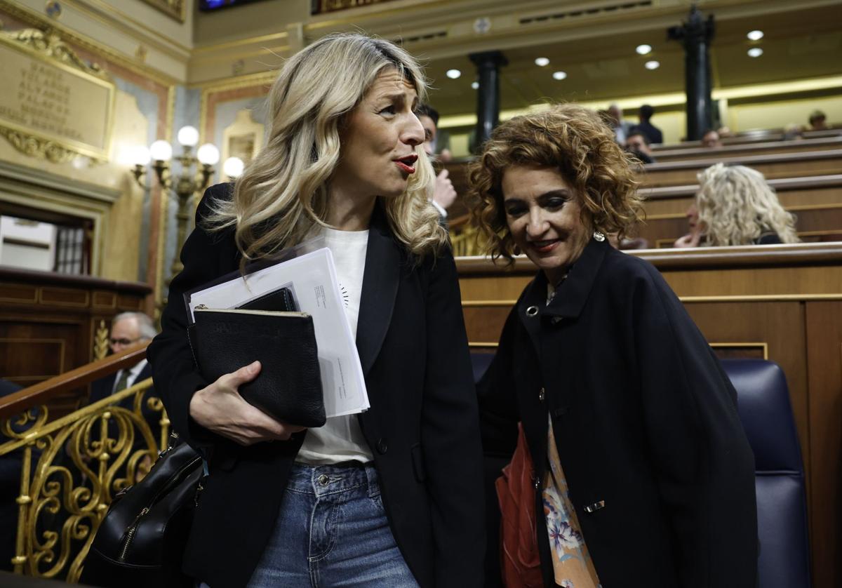 Yolanda Díaz y María Jesús Montero en el pleno celebrado este miércoles en el Congreso.