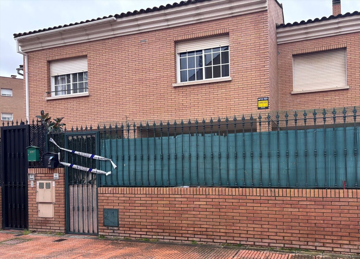 Exterior de la vivienda tutelada de Badajoz donde dos menores presuntamente asesinaron a una cuidadora.