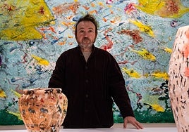 Miquel Barceló ante una de sus obras de su última exposición en Madrid.