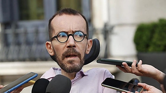 La juez envía al banquillo a Echenique por un tuit en el que vinculaba a los curas y la pederastia