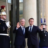 Emmanuel Macron recibe a Mark Carney en París.