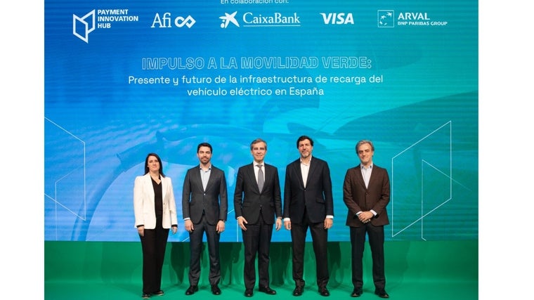 (Silvana Churruca, CEO del Payment Innovation Hub; Diego Vizcaíno, de Afi; Eugenio Solla, director de Sostenibilidad de CaixaBank; Eduardo Prieto, director general de Visa en España; Manuel Burdiel, director Comercial de Arval)