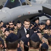 Emmanuel Macron visita la base aérea de Luxeuil-les-Bains.