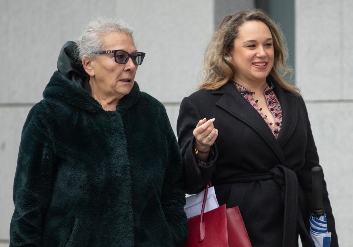 Carmen Pano y su hija Leonor, investigadas por un fraude millonario de hidrocarburos acuden al juzgado de la Audiencia Nacional.