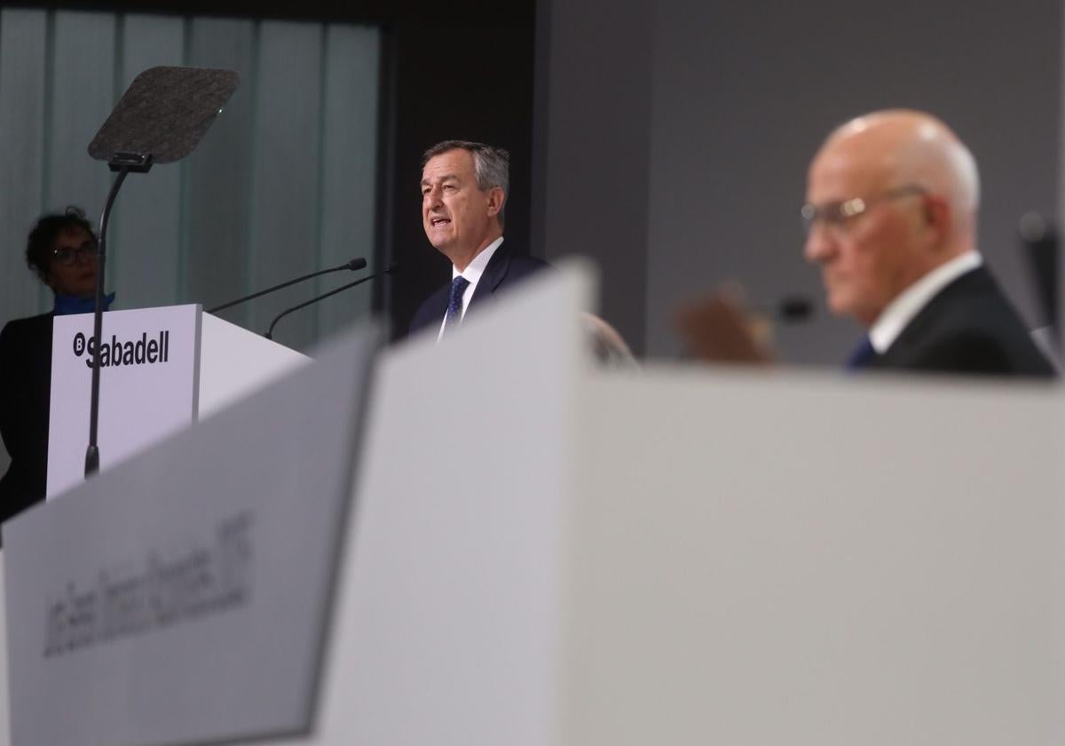 El consejero delegado deBanco Sabadell, César González-Bueno, durante la Junta General de Accionistas celebrada este jueves.