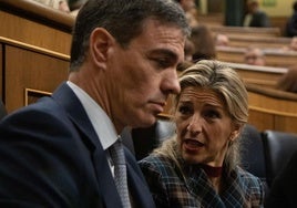 Pedro Sánchez y Yolanda Díaz durante una sesión de control al Gobierno en el Congreso.