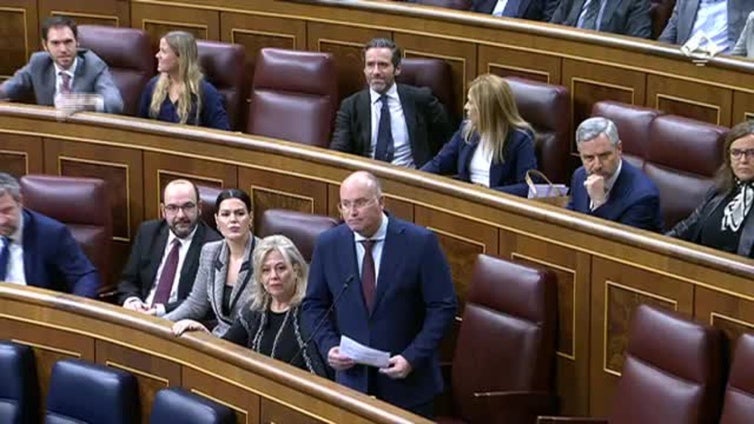 Vídeo:Los populares, con Miguel Tellado a la cabeza, se enfrentan al vicepresidente de la Cámara Baja