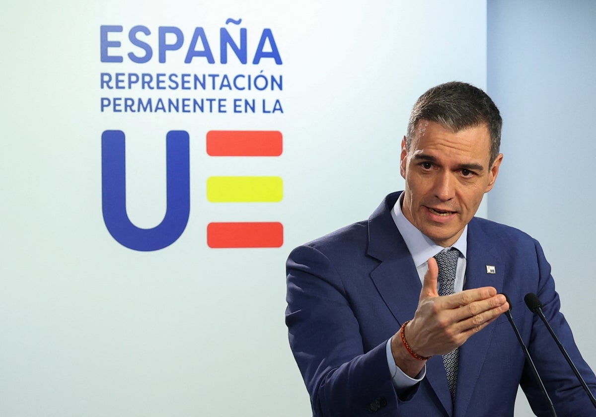 El presidente del Gobierno, Pedro Sánchez, anoche, en una rueda de prensa en Bruselas tras el Consejo Europeo.