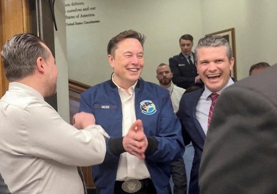 Elon Musk y el secretario de Defensa de EE UU, Pete Hegseth, este viernes en el Pentágono.
