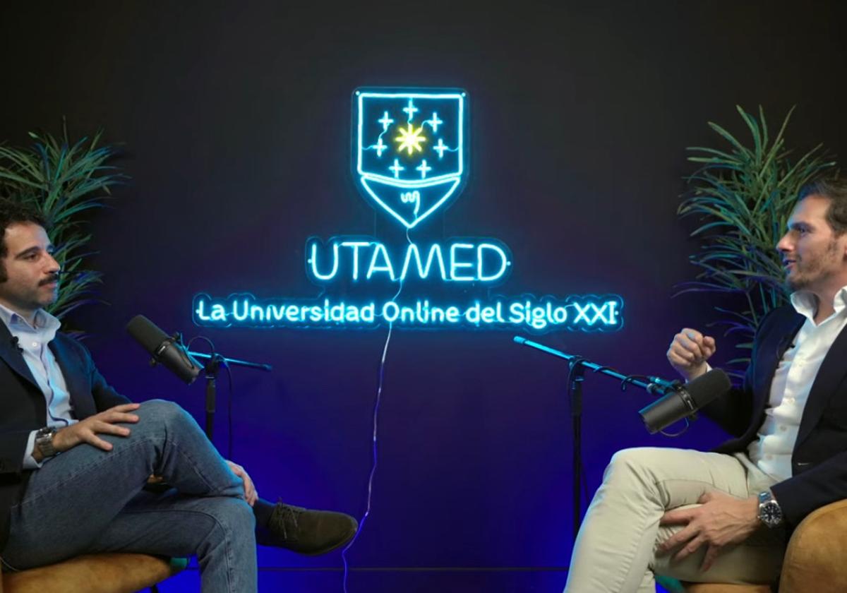 Albert Rivera (derecha), en el podcast de de UTAMED.