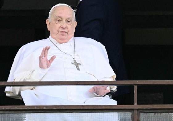 El Papa ya está en el Vaticano tras 38 días hospitalizado por una neumonía bilateral