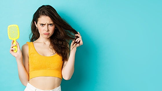 ¿Te preocupa la caída del cabello estacional? Apunta estos productos y consejos para combatirla