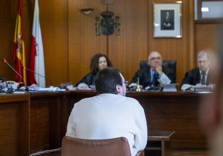 «Mi hermano me decía que si contaba algo a mamá me iba a violar»