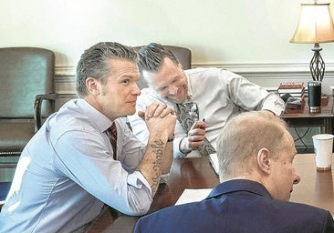 Los demócratas piden el cese del secretario de Defensa por el escándalo de Signal