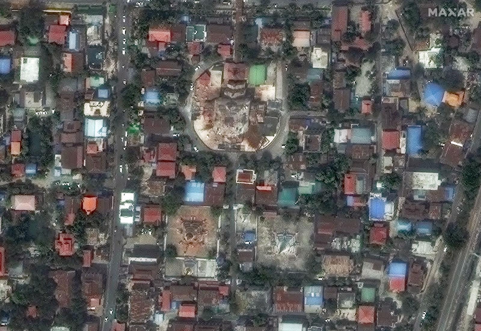 Vista aérea de Mandalay donde se aprecia el hundimiento de la pagoda Anada y el monasterio de Pindaya.