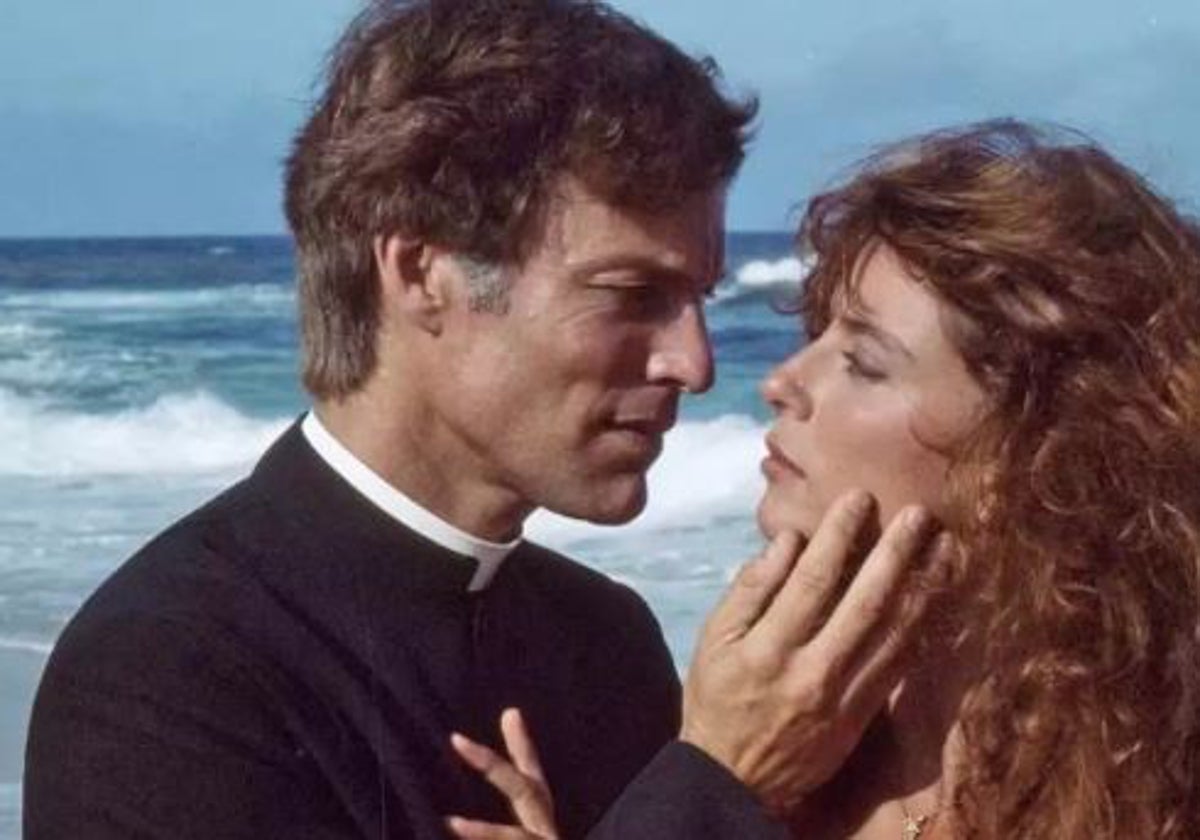 Richard Chamberlain y Rachel Ward en la miniserie 'El pájaro espino' (1983).