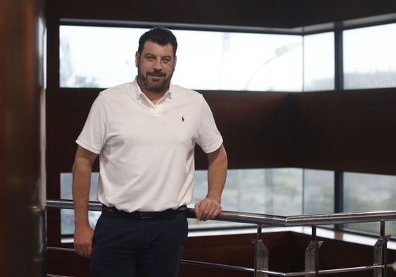 El escritor Santiago Díaz.