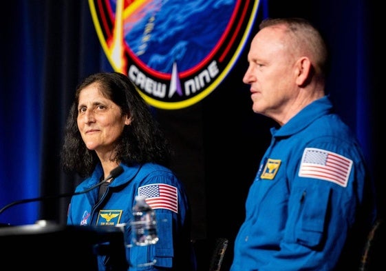 Sunita Williams y Barry Wilmore, en la conferencia de prensa.