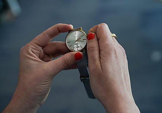 Un reloj muestra el cambio de hora de este pasado fin de semana.